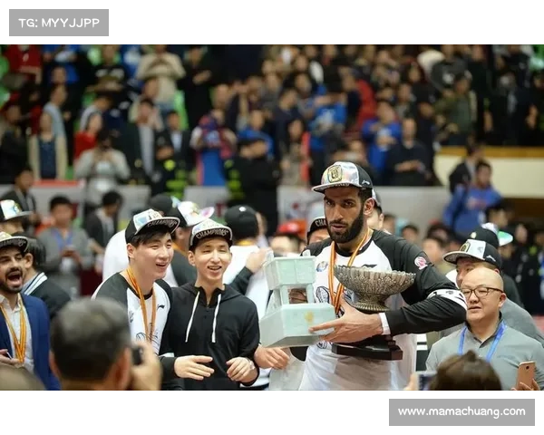 哈达迪坚持不退役背后的职业心路历程与不屈精神